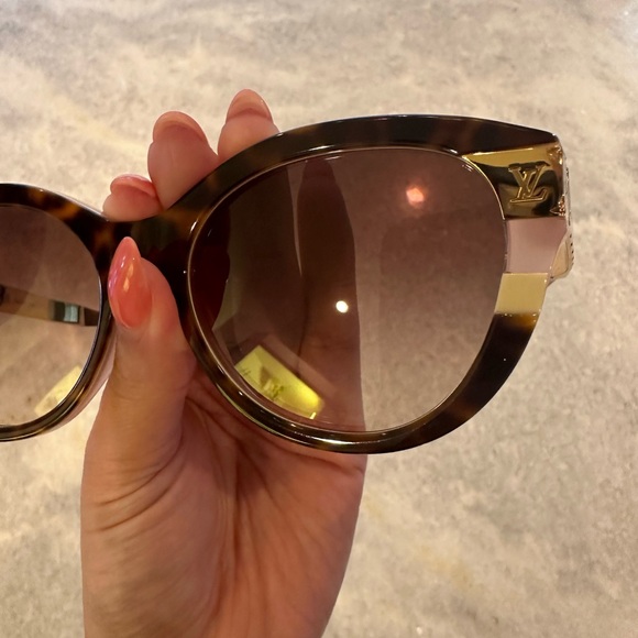 Louis Vuitton Tortoise Shell Sunglasses with Gold Accents - Picture 11 of 11